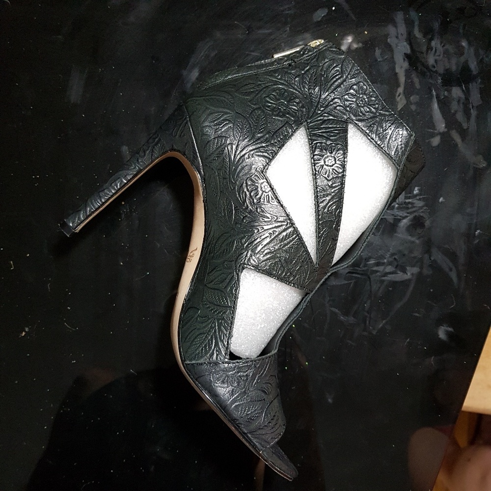 Rachel Roy cutout heels - Picture 6 of 6